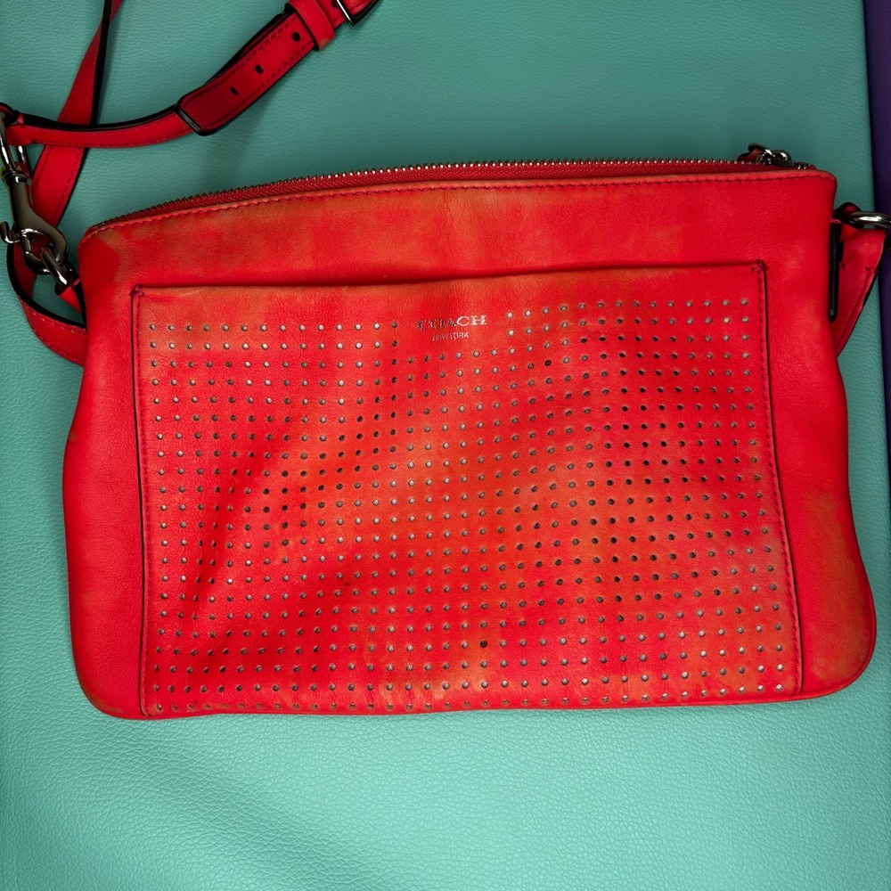 Coach Legacy Perforated East West Swingpack Bag Flawed - Picture 2 of 7